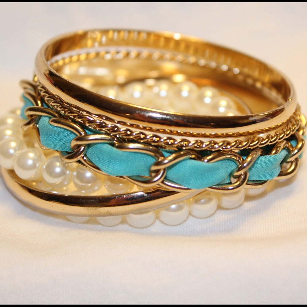 Set of bangle bracelets